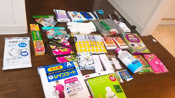 大量の防災グッズ
